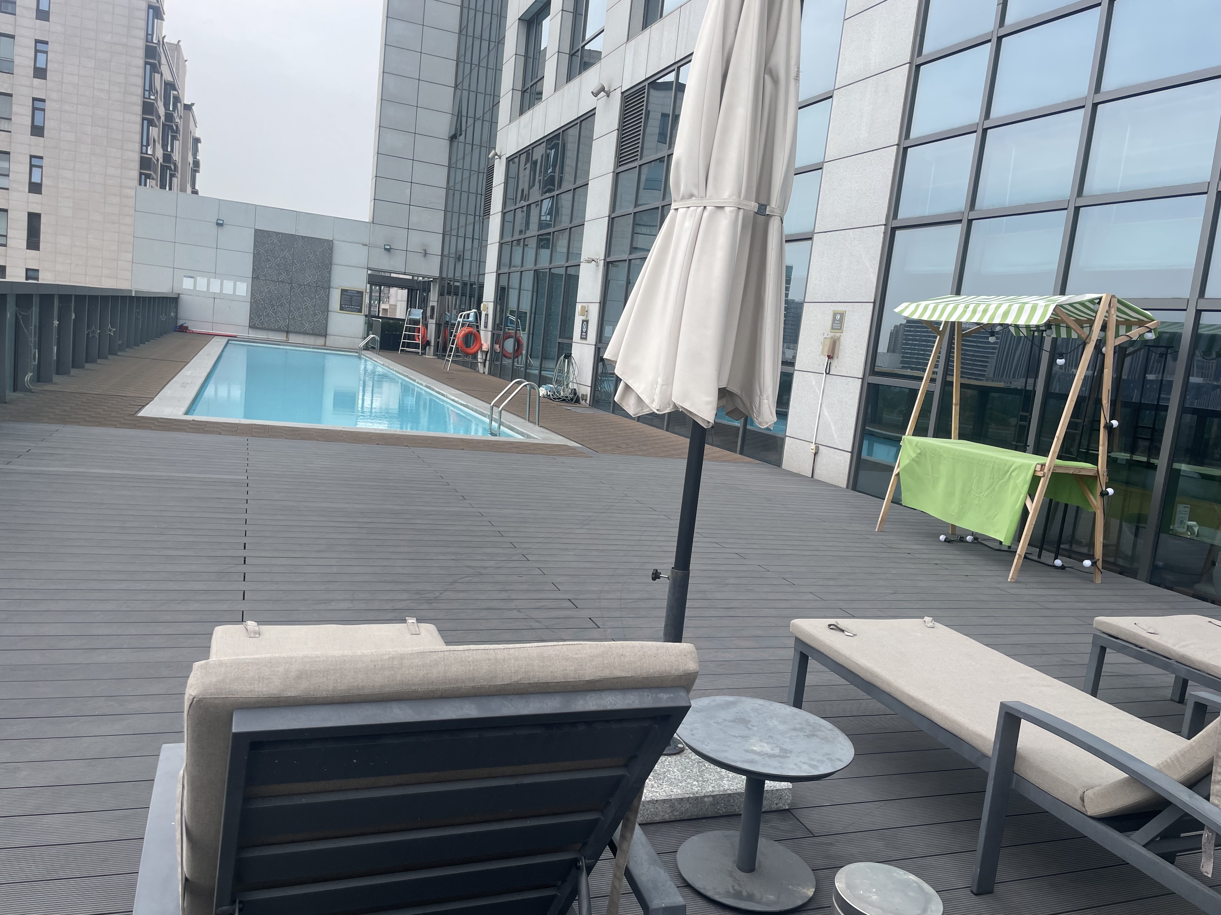 настил для бассейна