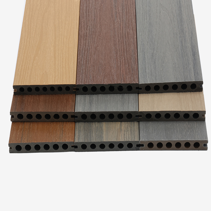 Композитный настил скользкий при влажном?